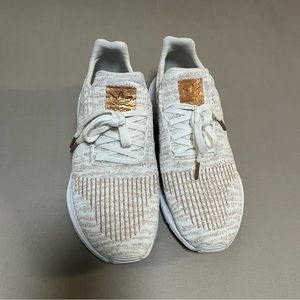 White adidas Sz w 10